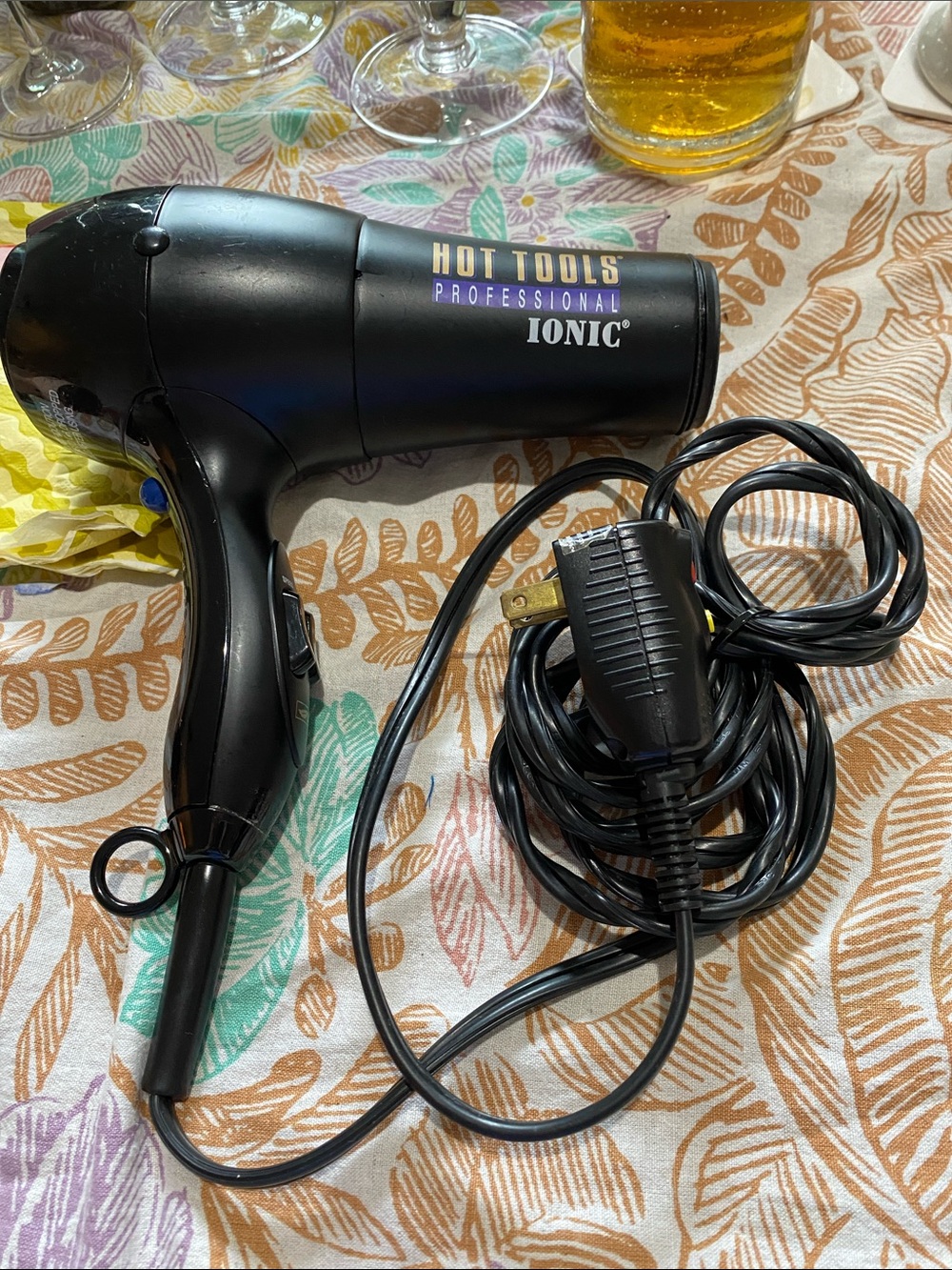 Hot Tools Hair Blower (Model 1038) in great working order. 1875 Watts, PRO IONIC